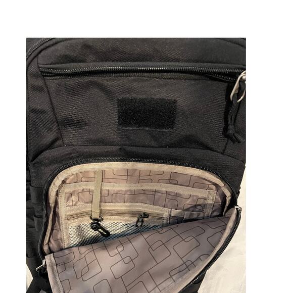 Black Tactical Like Black Computer Padded Backpack - Picture 3 of 5